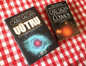 "Vũ trụ" (Cosmos) - Carl Sagan